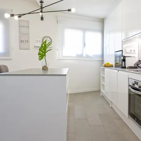 -malagasunapts-centre Pool&parking Bus-train Station *