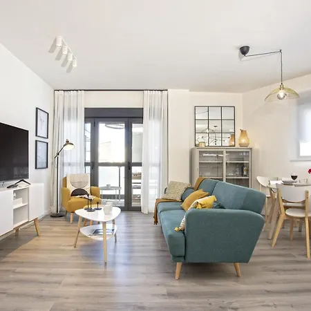 Apartment -malagasunapts-centre Pool&parking Bus-train Station *