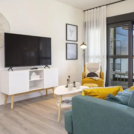Apartment -malagasunapts-centre Pool&parking Bus-train Station *