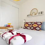 Διαμέρισμα -malagasunapts-centre Pool&parking Bus-train Station *