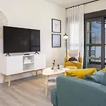 Διαμέρισμα -malagasunapts-centre Pool&parking Bus-train Station *