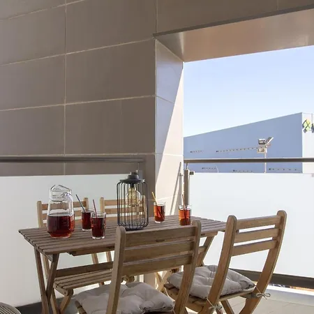 Apartment -malagasunapts-centre Pool&parking Bus-train Station