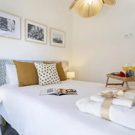 -malagasunapts-centre Pool&parking Bus-train Station مالقة