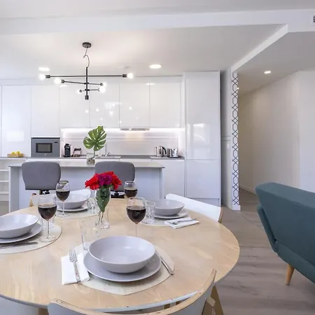-malagasunapts-centre Pool&parking Bus-train Station *