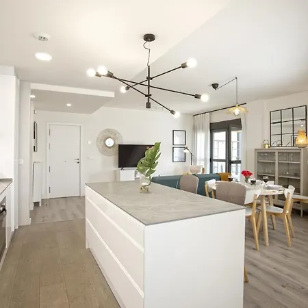-malagasunapts-centre Pool&parking Bus-train Station *