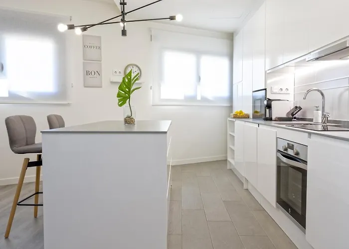 -malagasunapts-centre Pool&parking Bus-train Station *
